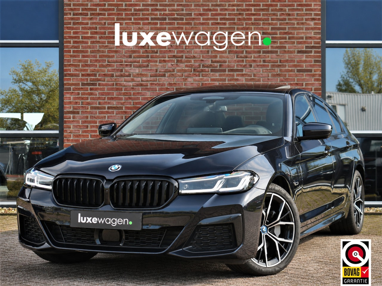 BMW 5-serie - 530e M-Sport Pano Trekh ACC HUD 360 Laser El-Klep - AutoWereld.nl