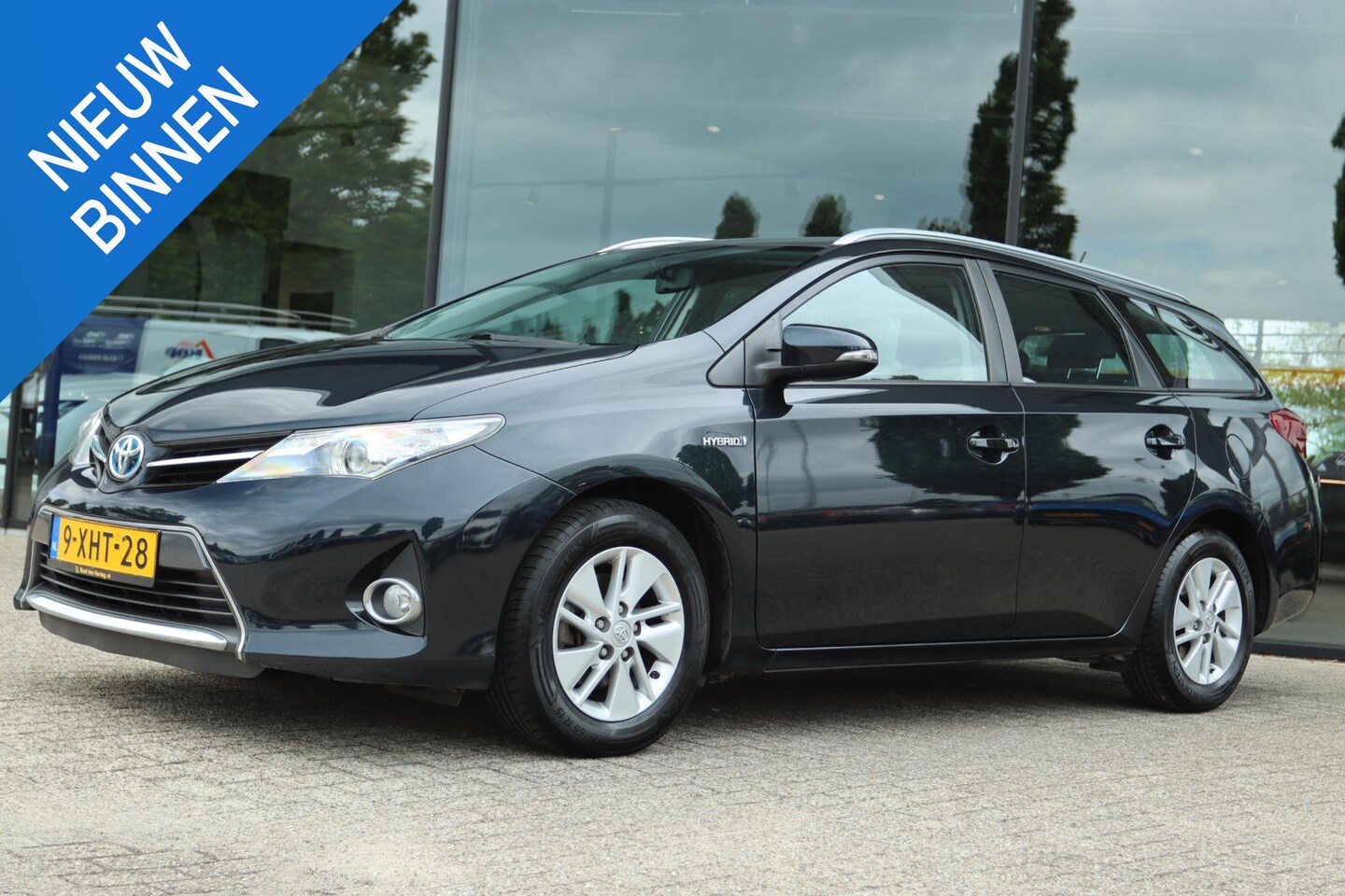 Toyota Auris - 1.8 HYBRID ASPIRATION | NAVI | CAMERA | TREKHAAK | CLIMATE - AutoWereld.nl