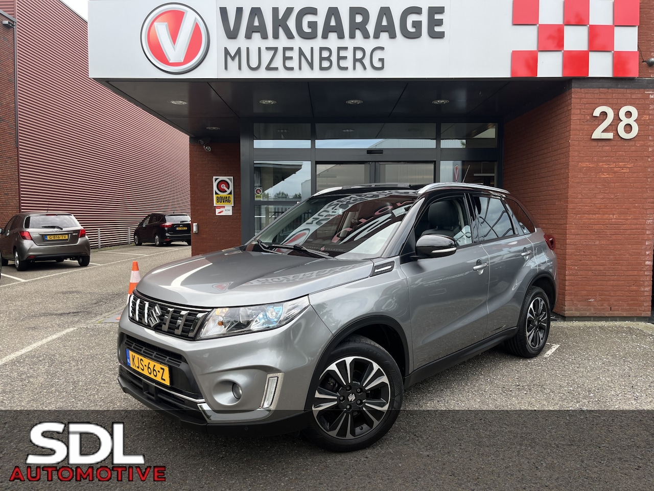 Suzuki Vitara - 1.4 Boosterjet Stijl // PANO SCHUIF-DAK // KEYLESS // ADAPTIV. CRUISE // CAMERA+SENSOREN / - AutoWereld.nl