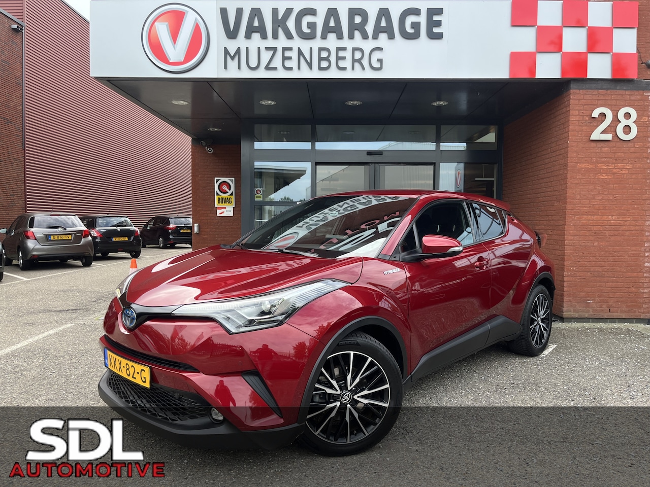 Toyota C-HR - 1.8 Hybrid Executive // LED KOPLAMPEN // NAVI // CAMERA // ADAPTIVE CRUISE // STOELVERWARM - AutoWereld.nl