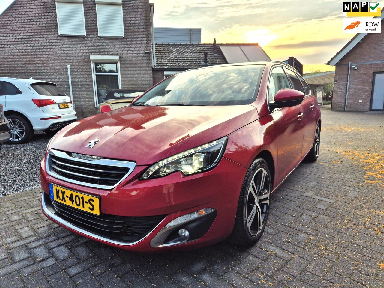 Peugeot 308 SW - 1.2 PureTech Blue Lease Premium Navi Clima Cruise Panoramadak Trekhaak - AutoWereld.nl
