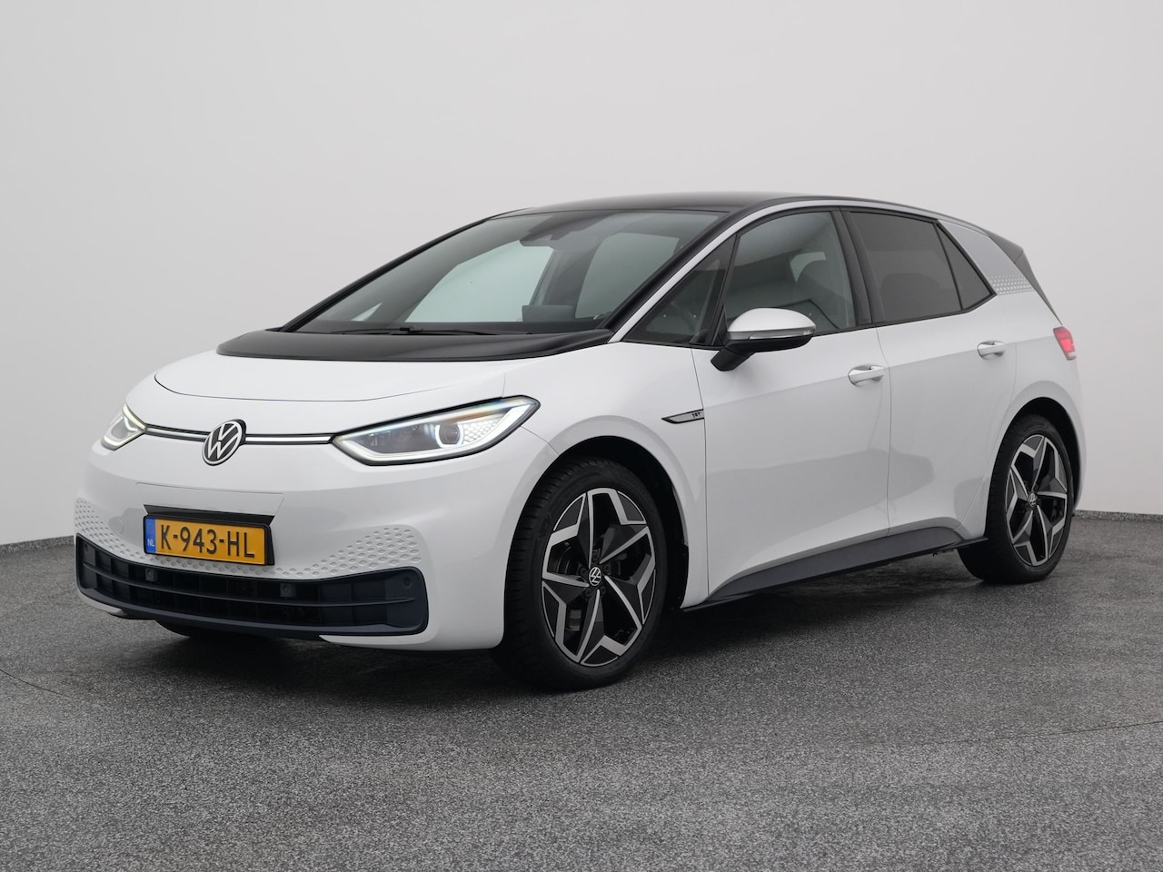 Volkswagen ID.3 - First Plus 58 kWh | CAMERA | ADAPTIVE | STOEL- EN STUURVERW. - AutoWereld.nl