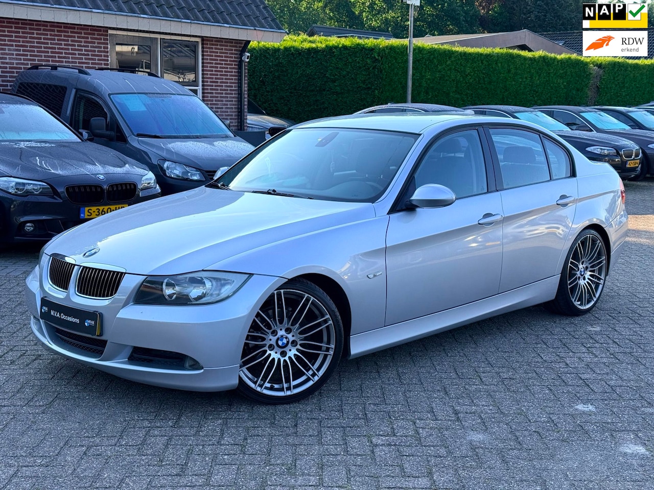 BMW 3-serie - 320i Dynamic Executive|Nieuwe Ketting + Klepseals|18 inch|Climate control|Cruise control|N - AutoWereld.nl