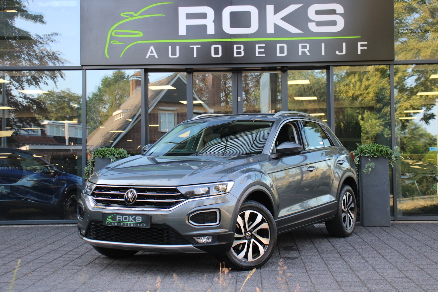 Volkswagen T-Roc - 1.5 TSI Navi/Camera/keyless/Sfeerverlichting/Virtual/Led/17Inch - AutoWereld.nl