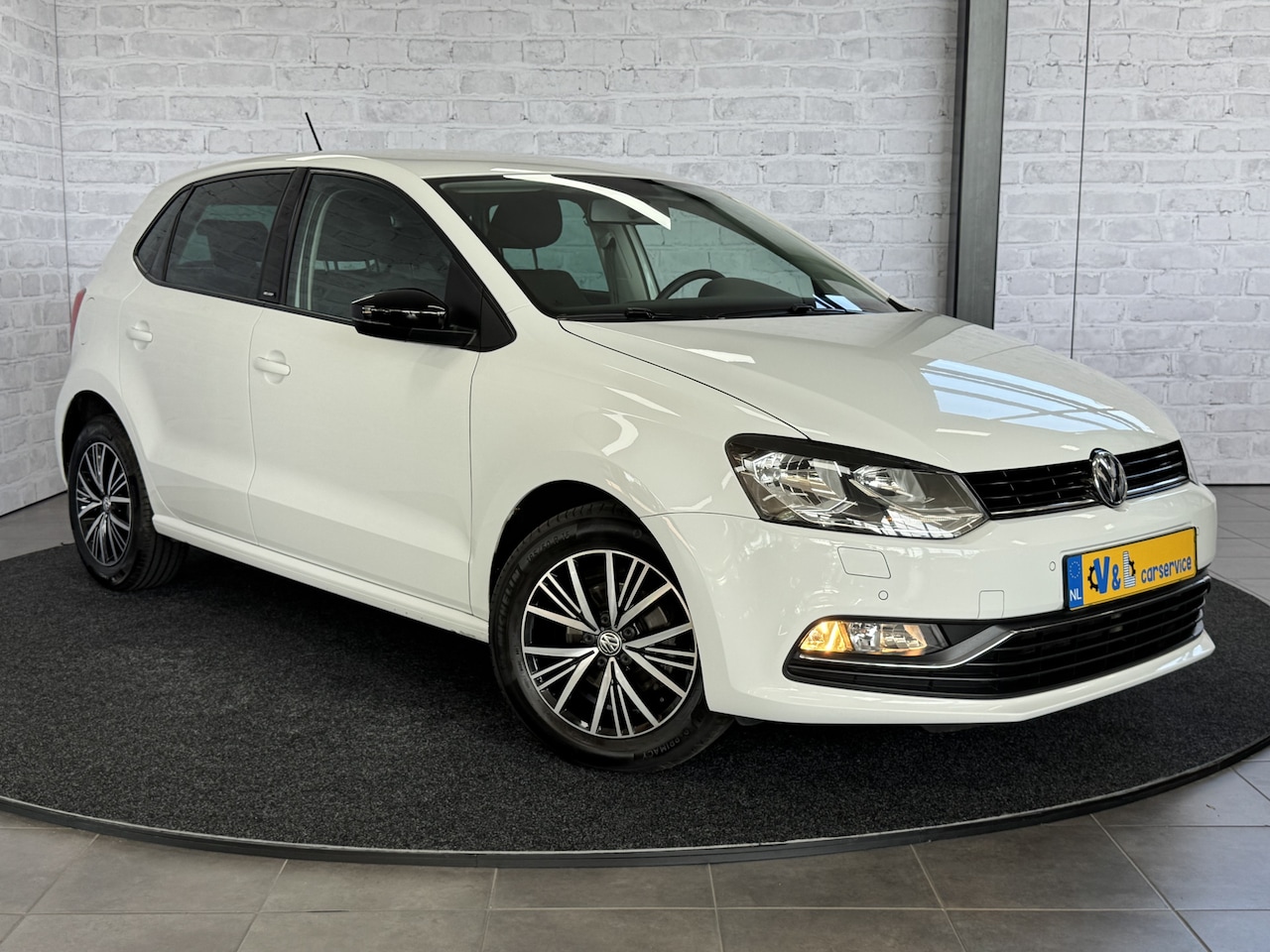 Volkswagen Polo - 1.0 Allstar Navi Stoelverwarming Airco - AutoWereld.nl