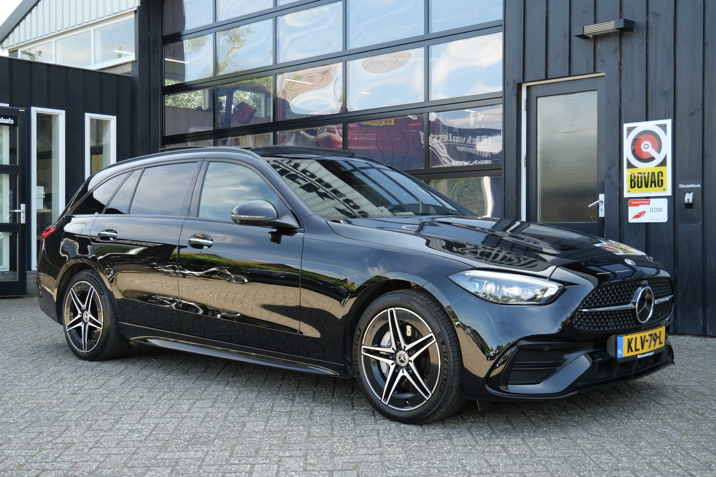 Mercedes-Benz C-klasse Estate - 300 e AMG Line | Head-Up | Pano | 360º | Trekhaak | Dealer Onderhouden | Sfeer - AutoWereld.nl