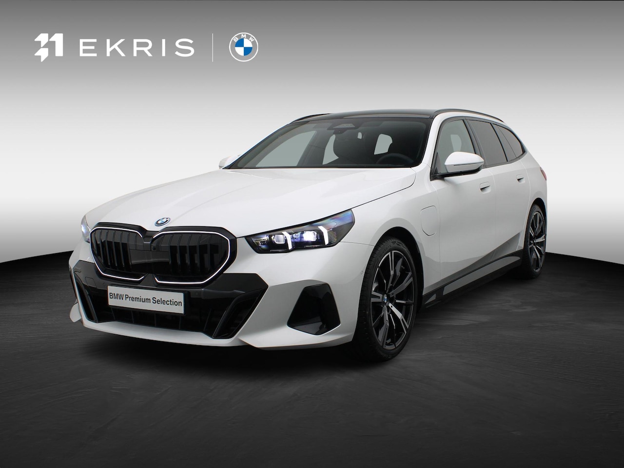 BMW 5-serie Touring - 530e M Sport Edition | M Sportpakket Pro | Travel Pack | Innovation Pack | Trekhaak | Pano - AutoWereld.nl