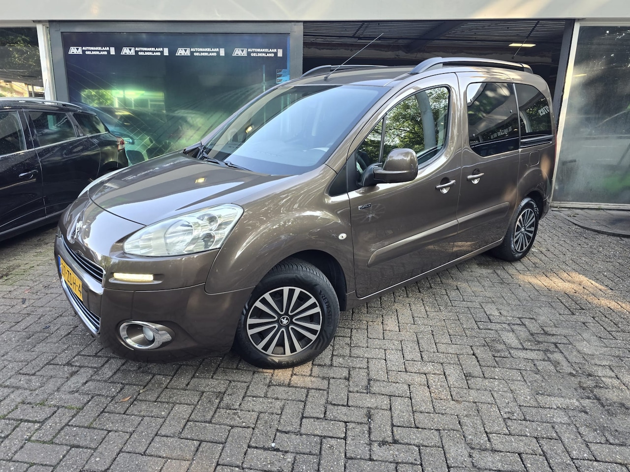 Peugeot Partner Tepee - 1.6 VTi Family | 2E EIGENAAR | 12MND GARANTIE | AIRCO | TREKHAAK | PDC |CRUISE | - AutoWereld.nl