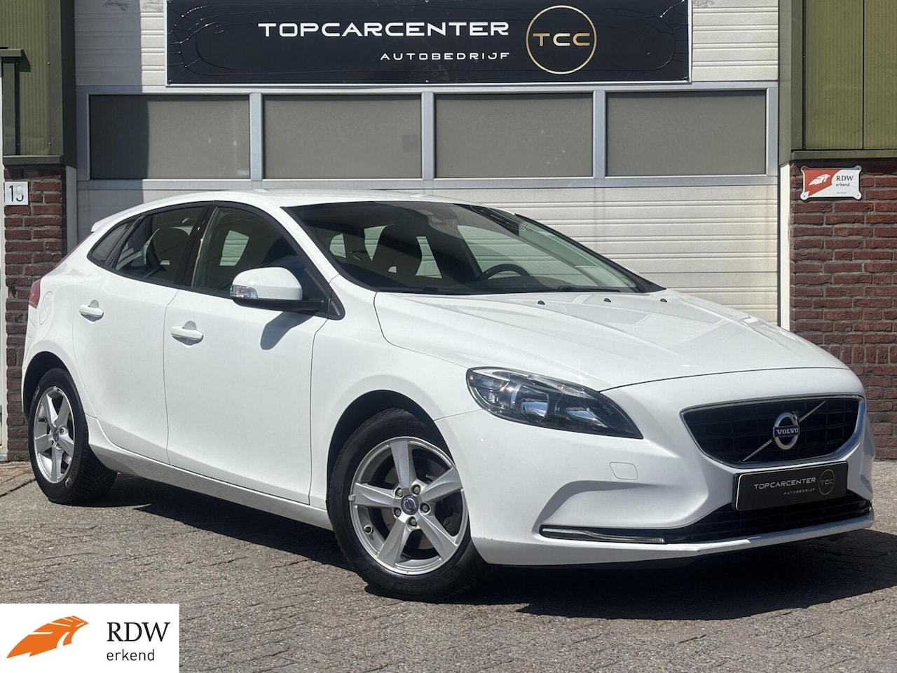 Volvo V40 - 1.6 T3 Kinetic/AIRCO/PARKS/NAVI/CRUISE/APK - AutoWereld.nl