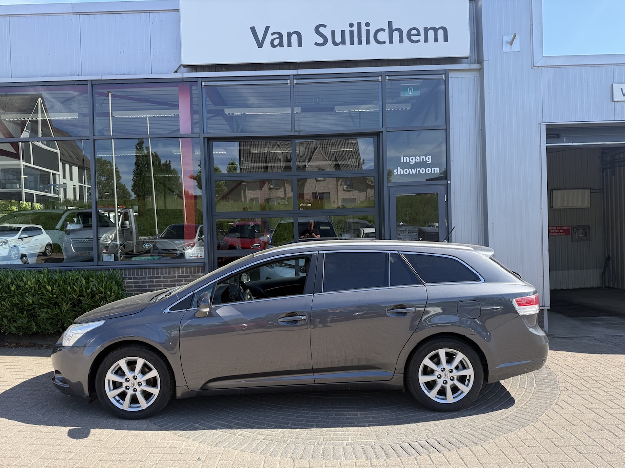 Toyota Avensis Wagon - 1.8 VVTi Executive Business 1.8 VVTi Executive Business - AutoWereld.nl