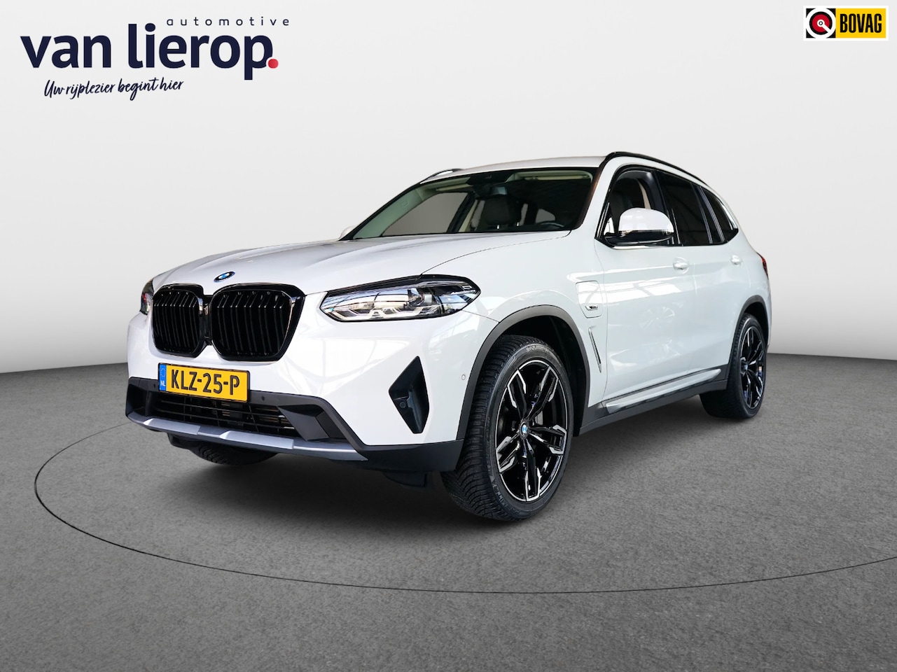 BMW X3 - XDrive30e TREKHAAK | 20'' LM | STOEL/STUUR-VERWARMING - AutoWereld.nl