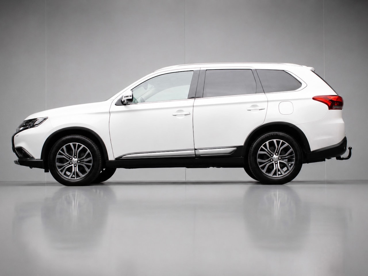 Mitsubishi Outlander Sport - 2.0 Instyle (APPLE CARPLAY,NAVI,CAMERA,360 VIEW,STOEL/STUUR VERWARMING,CLIMATE,CRUISE,LM V - AutoWereld.nl