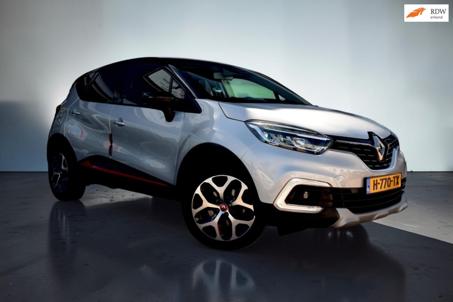 Renault Captur - 1.3 TCe Intens 1.3 TCe Intens, Automaat, Navigatie, Parkeercamera, Cruise, Connected services