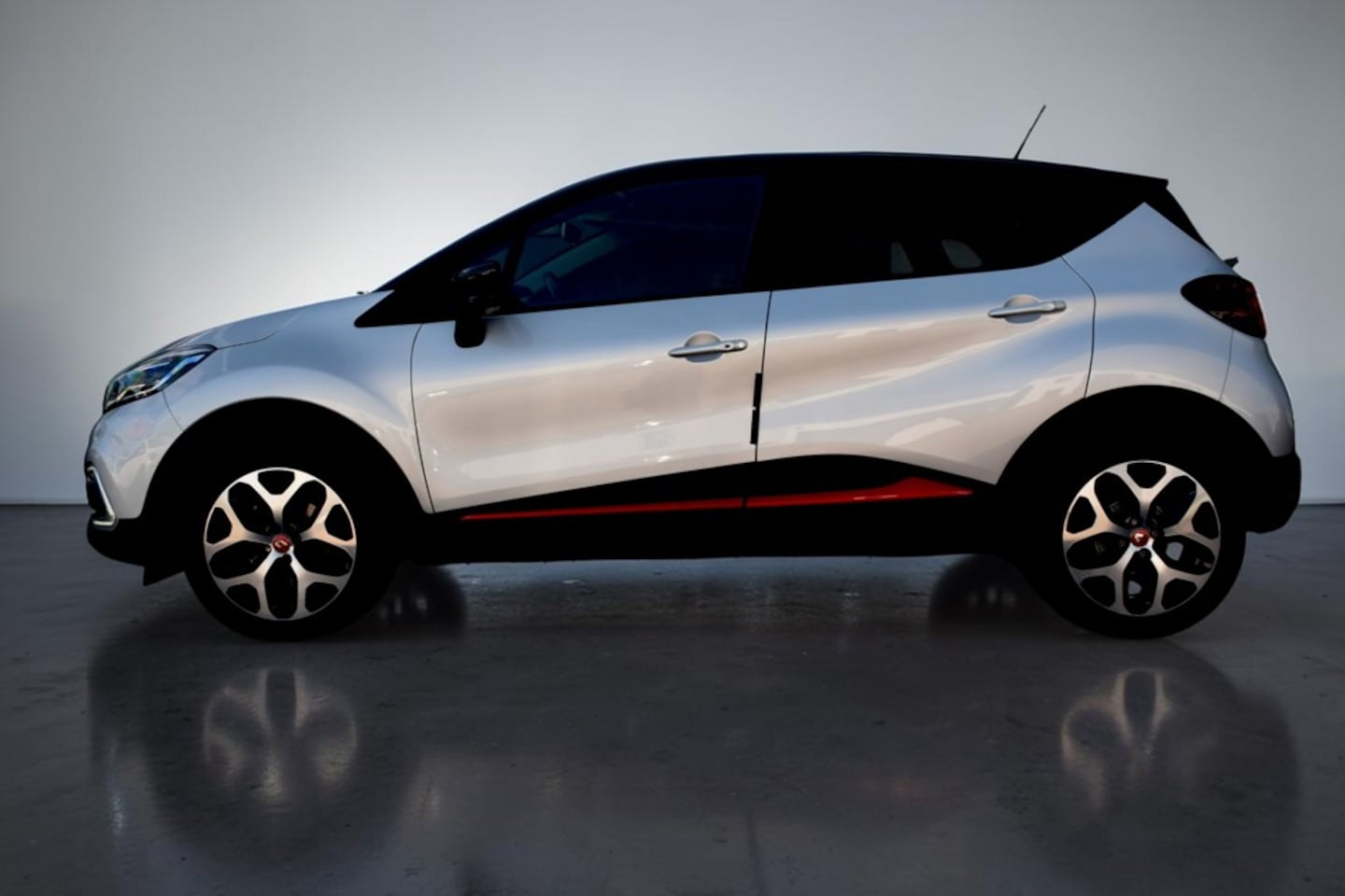 Renault Captur - 1.3 TCe Intens 1.3 TCe Intens, Automaat, Navigatie, Parkeercamera, Cruise, Connected services