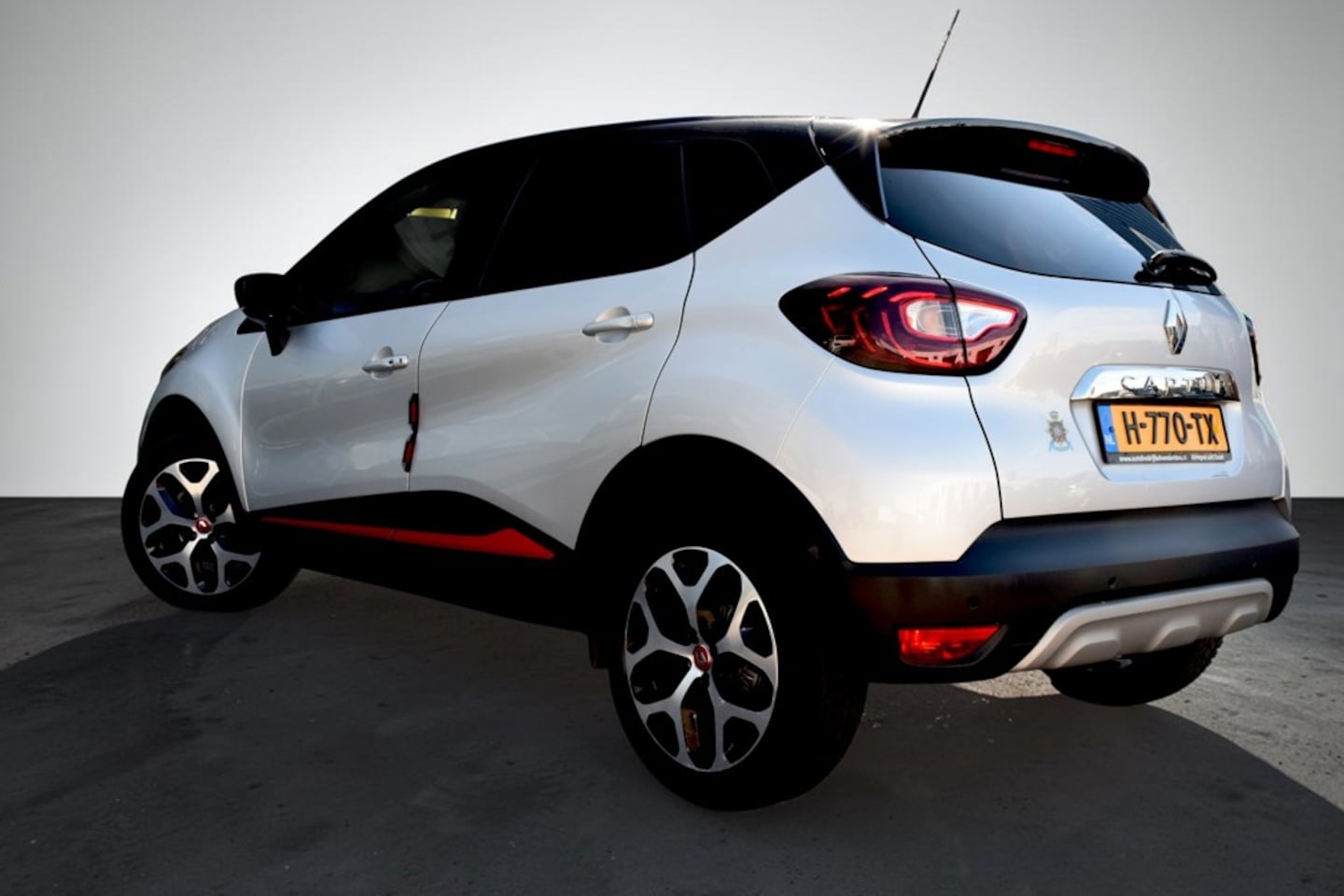 Renault Captur - 1.3 TCe Intens 1.3 TCe Intens, Automaat, Navigatie, Parkeercamera, Cruise, Connected services