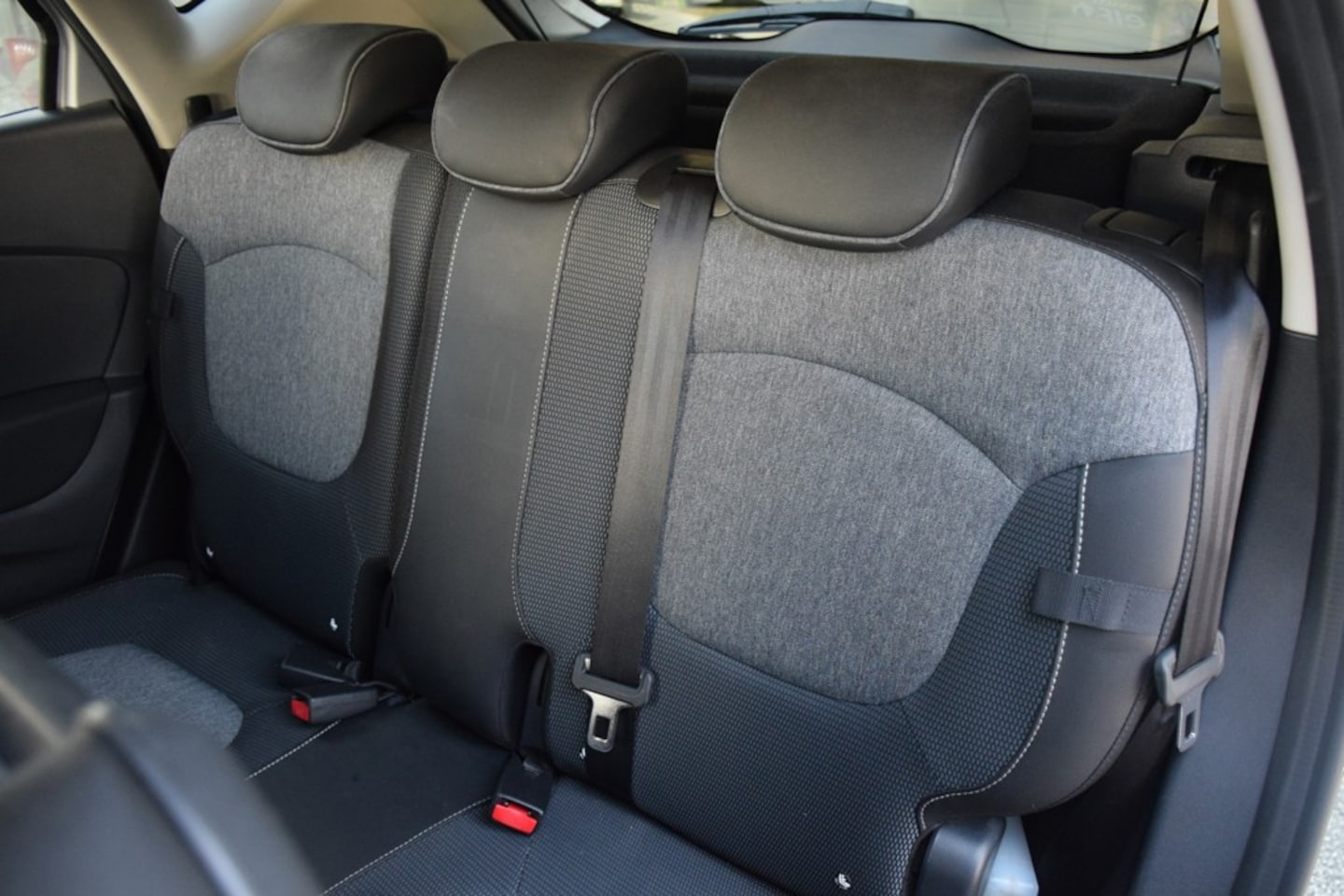 Renault Captur - 1.3 TCe Intens 1.3 TCe Intens, Automaat, Navigatie, Parkeercamera, Cruise, Connected services