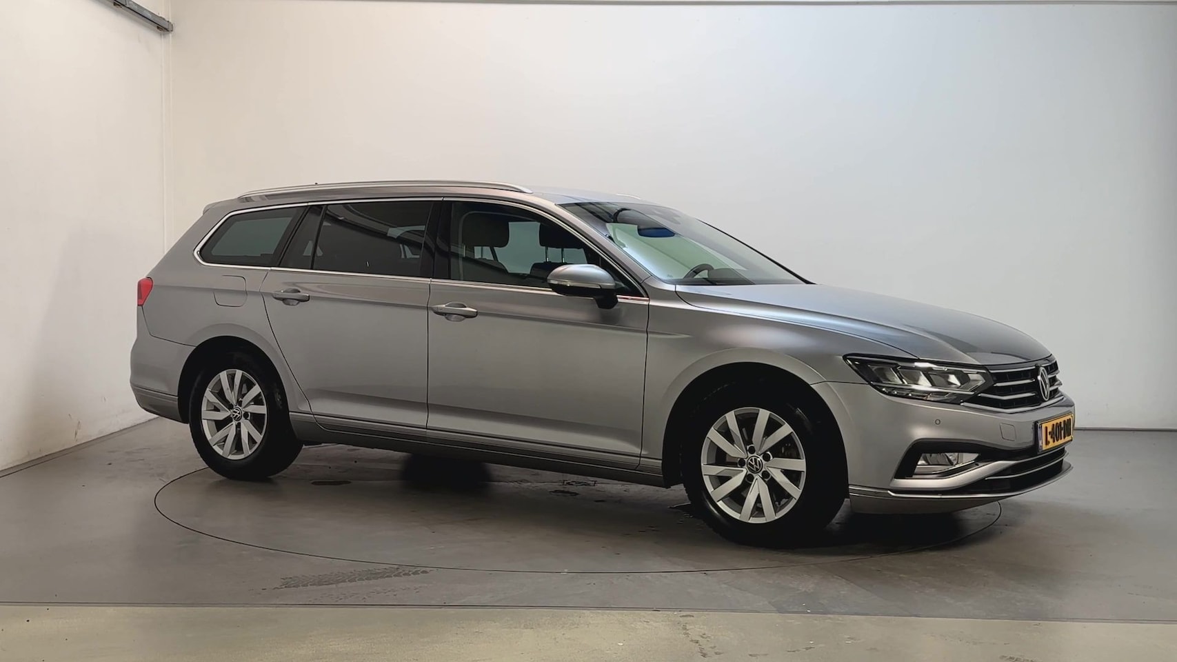 Volkswagen Passat Variant - 1.5 TSI 150pk DSG Business Camera Stoelverwarming Trekhaak Adaptive Cruise - AutoWereld.nl