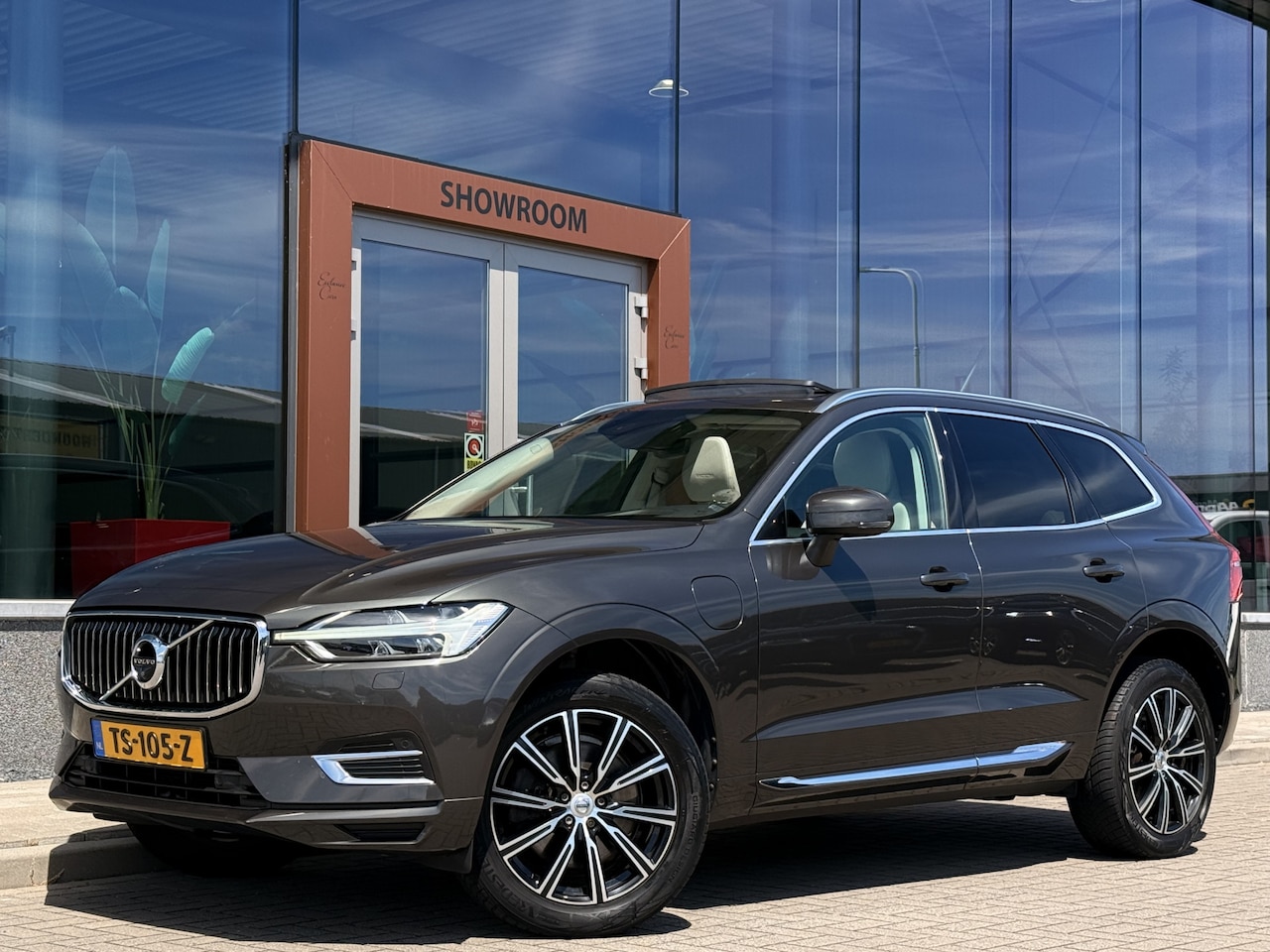 Volvo XC60 - 2.0 T8 Twin Engine AWD Inscription | Harman Kardon | Pano. | Elek. Trekhaak | 360* Camera - AutoWereld.nl