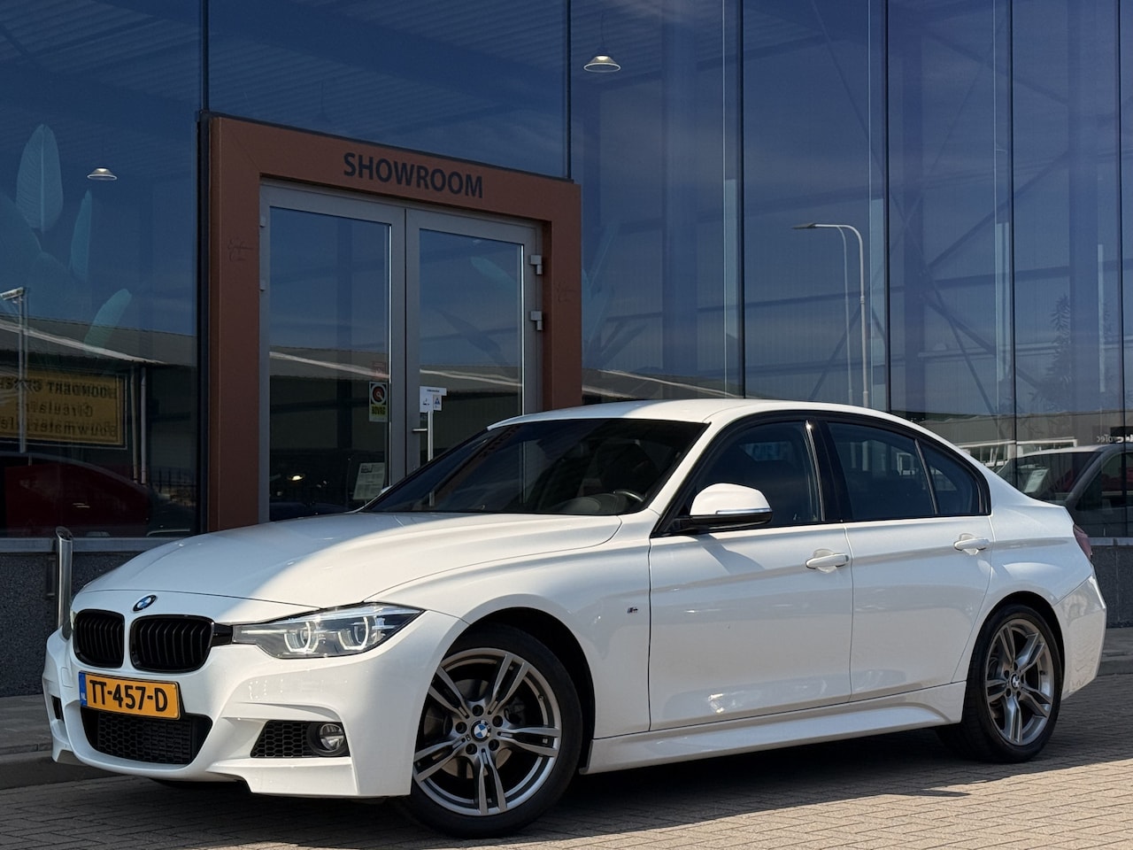 BMW 3-serie - 318i M Sport Edition | Cruise | Leder | Stoelverwarming | LED | - AutoWereld.nl