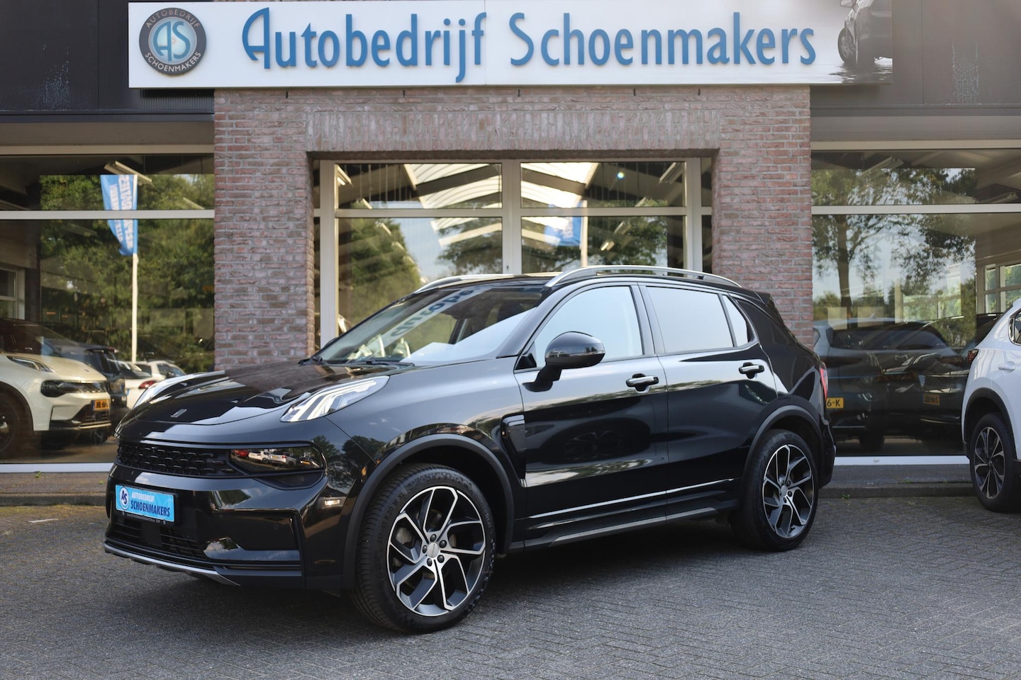 Lynk & Co 01 - 1.5 261PK! 6.6 Kwh LADEN! BLACKLINE! 360-CAMERA PANO/SCHUIF INFINITY DAB NAVI CARPLAY STOE - AutoWereld.nl