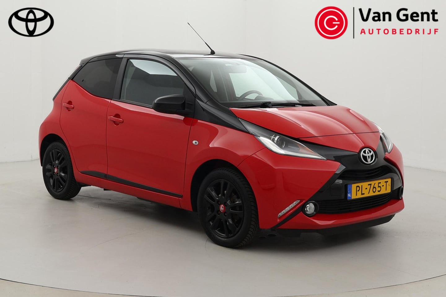 Toyota Aygo - 1.0 VVT-i x-cite | Airco | Camera | 15 inch | Bluetooth | Privacy glas | DAB | Elektrische - AutoWereld.nl