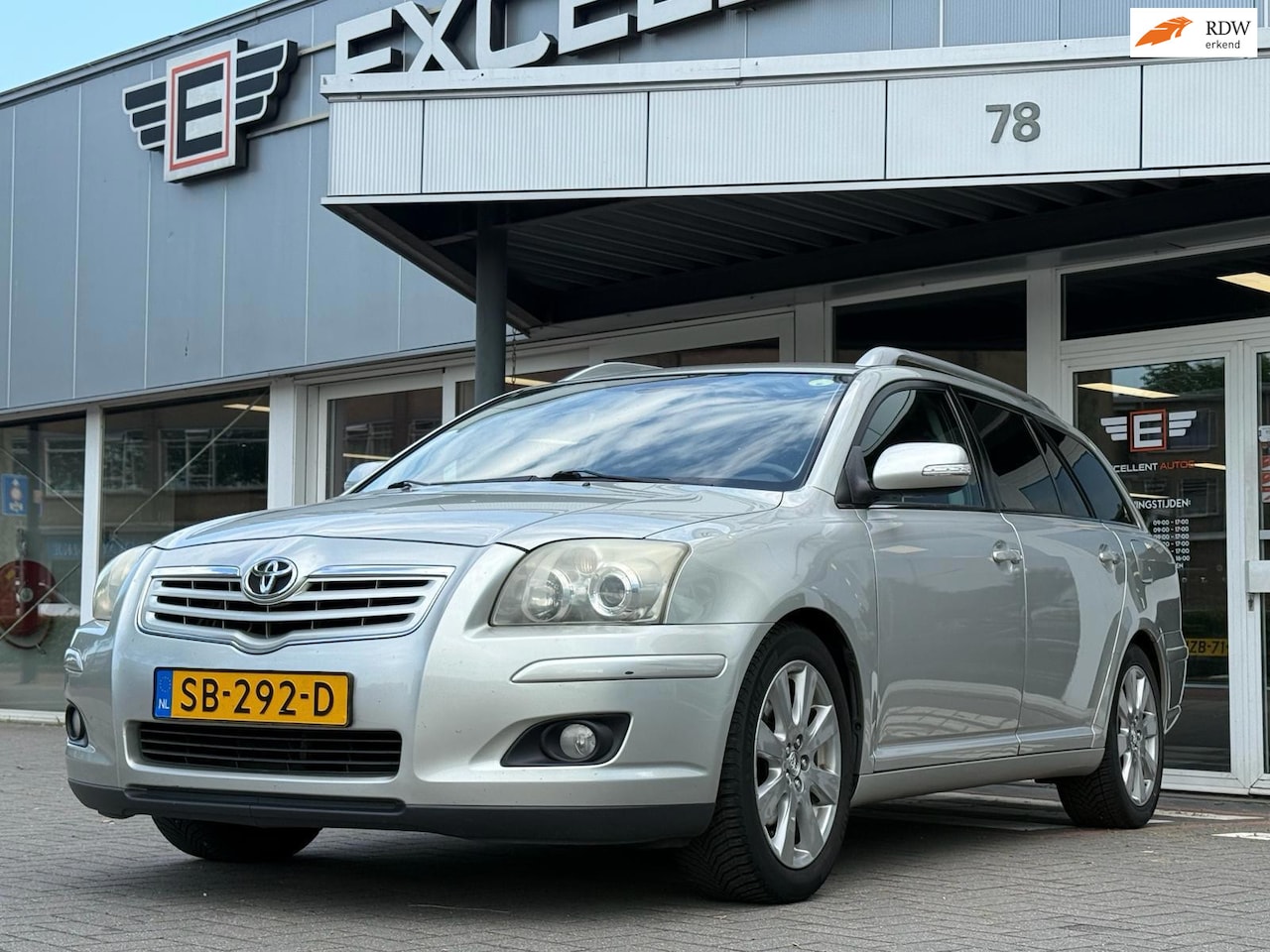 Toyota Avensis Wagon - 2.0 VVTi Luna 2.0 VVTi Luna - AutoWereld.nl