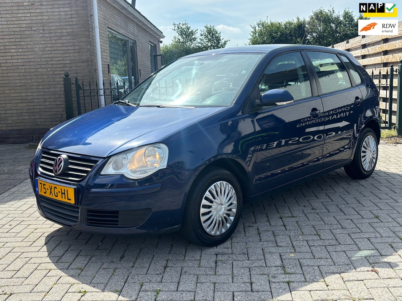 Volkswagen Polo - 1.2 Optive 5drs | airco | navi | trekhaak| lange apk keuring | rijd super ! - AutoWereld.nl