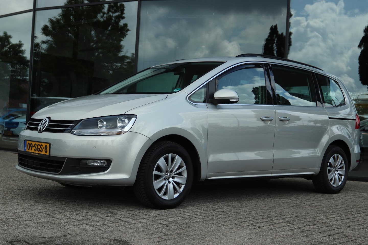 Volkswagen Sharan - 1.4 TSI COMFORTLINE | NAVI | TREKHAAK | BLUETOOTH | LMV | CRUISE - AutoWereld.nl