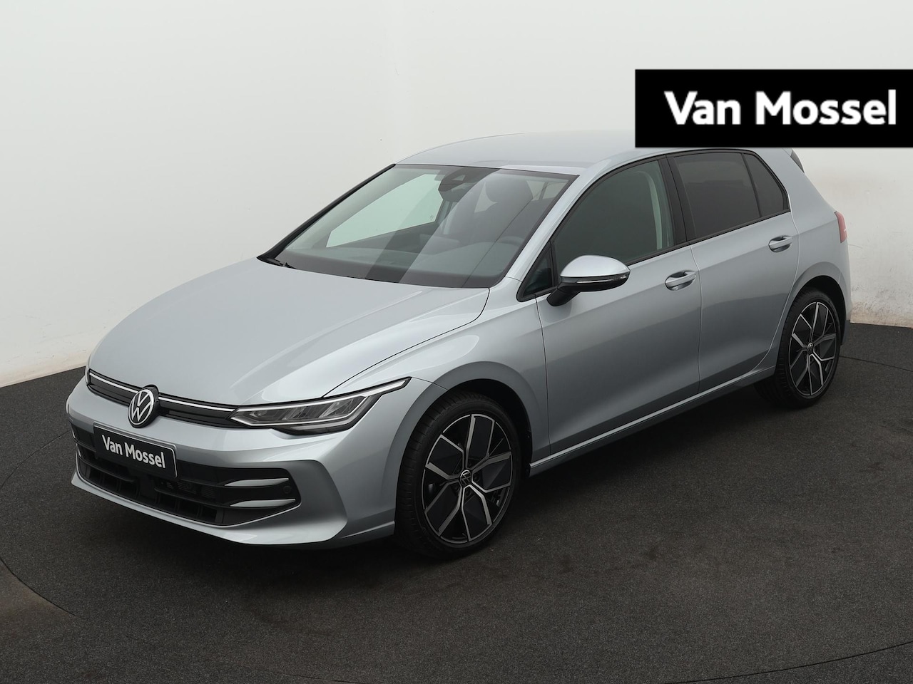 Volkswagen Golf - 1.5 TSI Oranje Edition 116 PK | EM | Apple Carplay | 18" Lichtmetalen velgen | Climate con - AutoWereld.nl