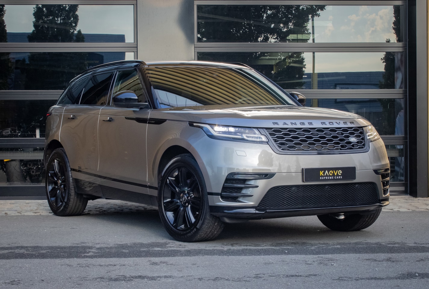 Land Rover Range Rover Velar - AWD R-Dynamic S | Dealer onderhouden - AutoWereld.nl