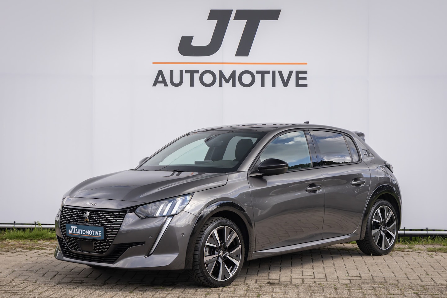 Peugeot 208 - 1.2 PureTech GT pano | 360 Camera | PDC | half ledere bekleding | cruise control | Carplay - AutoWereld.nl