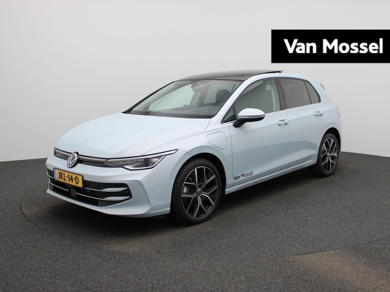 Volkswagen Golf - 1.5 eHybrid Style Edition | 204 PK | Demo | SoH 100% | Panorama Dak | Trekhaak | Ergo Stoe - AutoWereld.nl