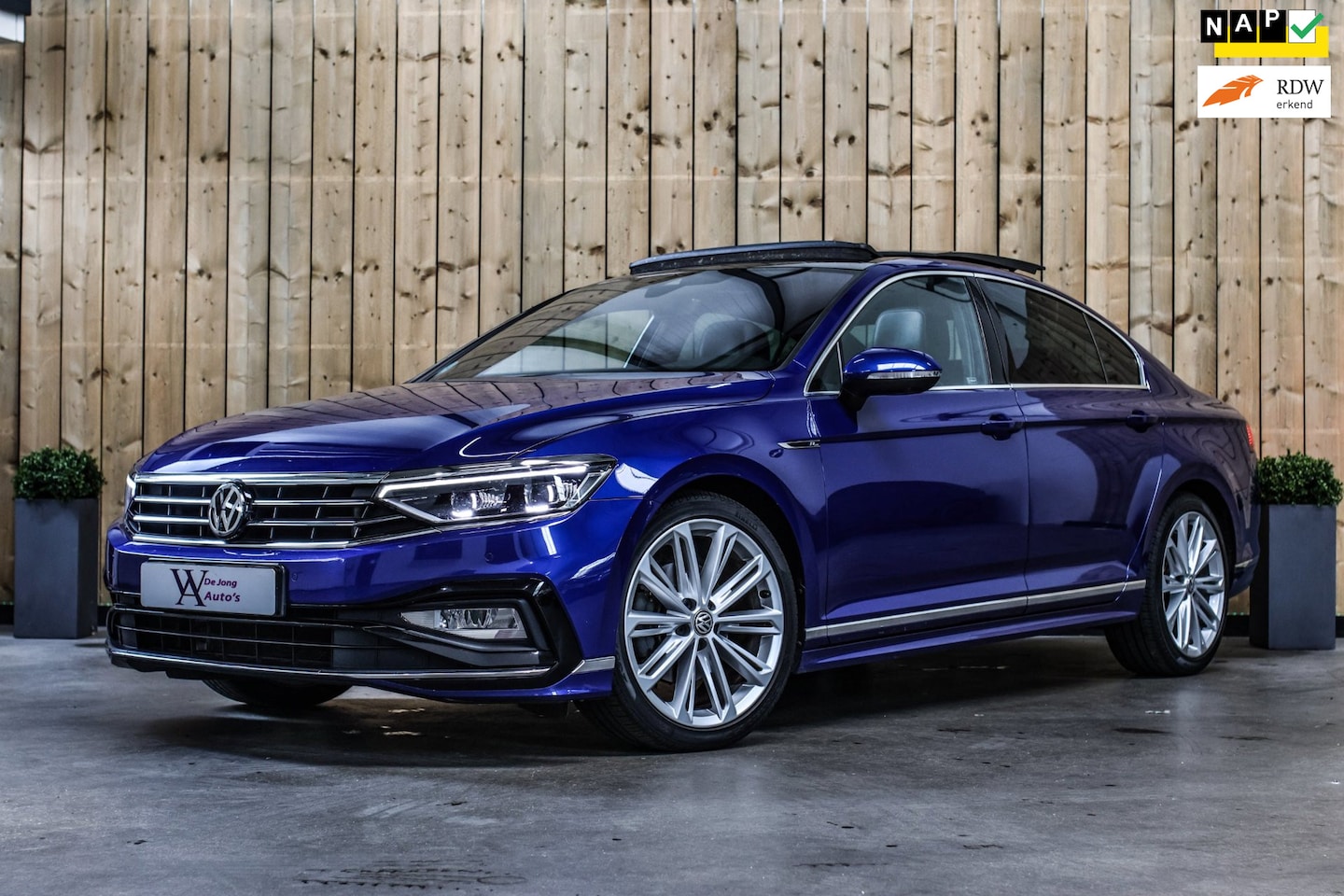 Volkswagen Passat - 1.5 TSI R-Line *Pano*Dynaudio*360 Camera*Keyless*Leder* - AutoWereld.nl