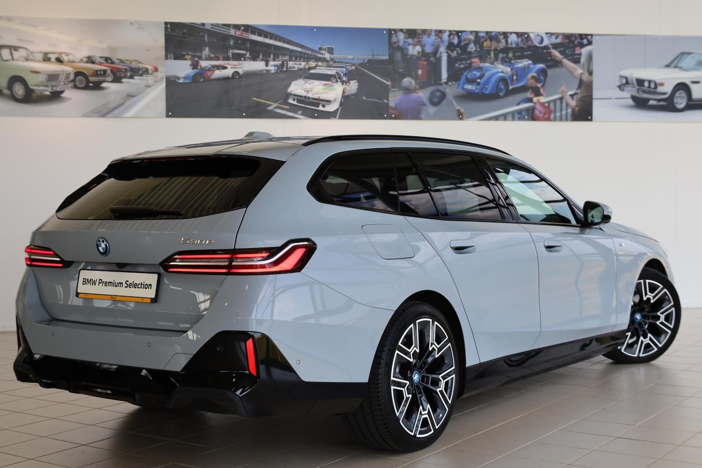 BMW 5-serie Touring - 530e | M Sportpakket | Driving Assistant Plus | Trekhaak - AutoWereld.nl