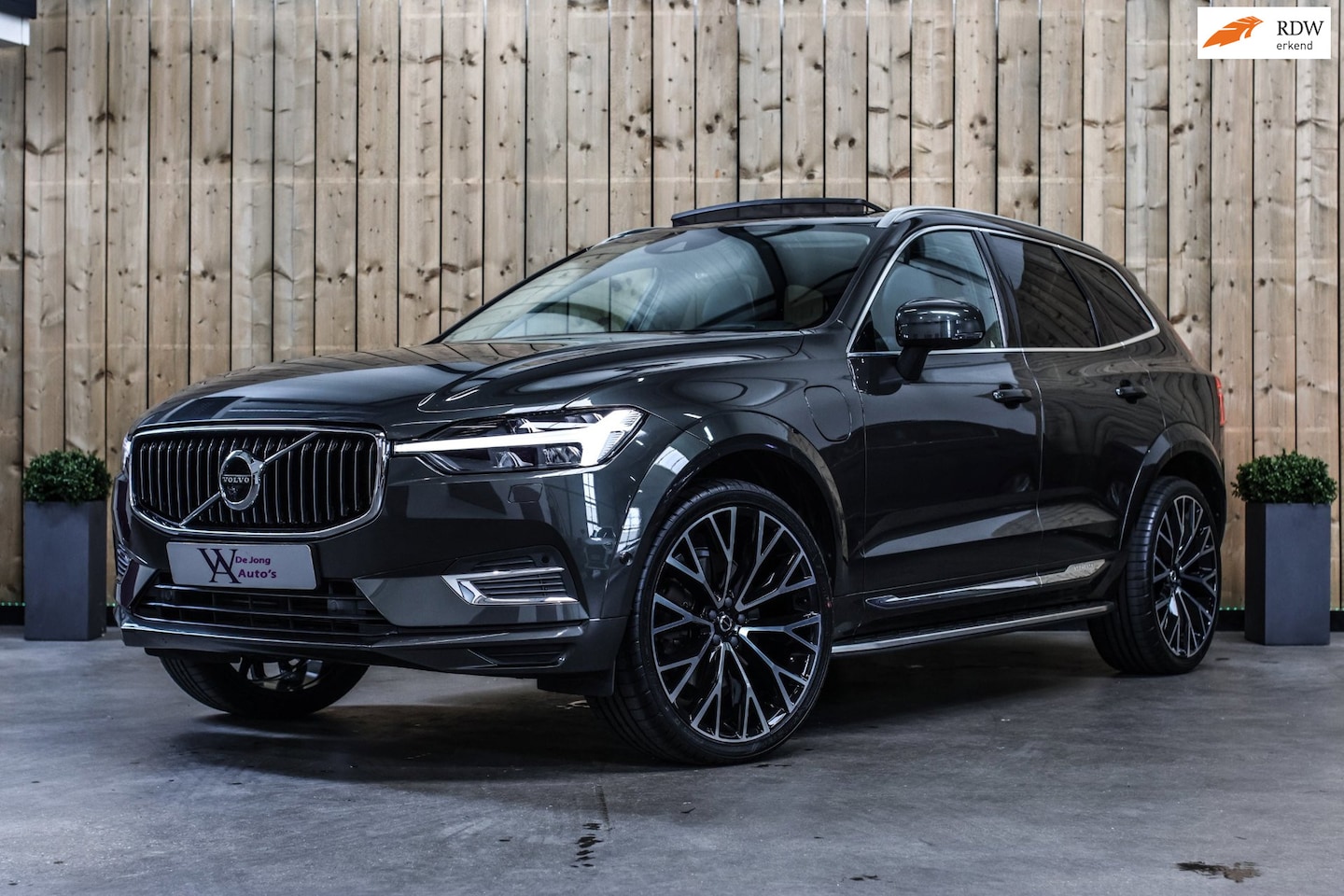 Volvo XC60 - 2.0 T6 Plug-in hybrid AWD Inscription *Pano*H/K*360 Camera*Trekhaak* - AutoWereld.nl
