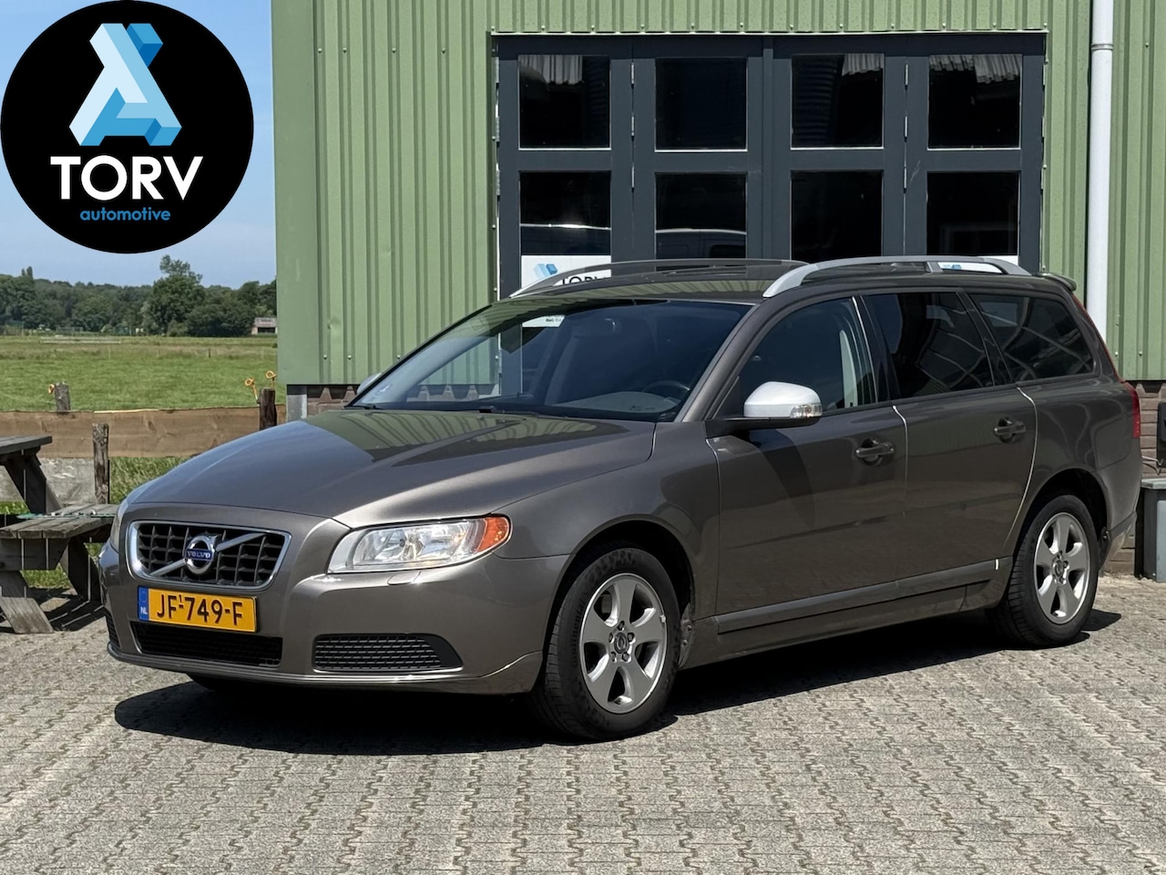 Volvo V70 - 1.6 T4 Momentum | Trekhaak | Stoelverwarming | Onderhoudshistorie | Automaat | - AutoWereld.nl