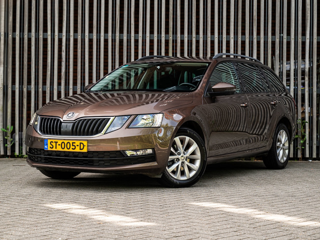 Skoda Octavia Combi - Skoda Octavia Combi 1.6 TDi 116pk |EX BTW/BPM| Navi|ClimateControl|CruiseControl| - AutoWereld.nl