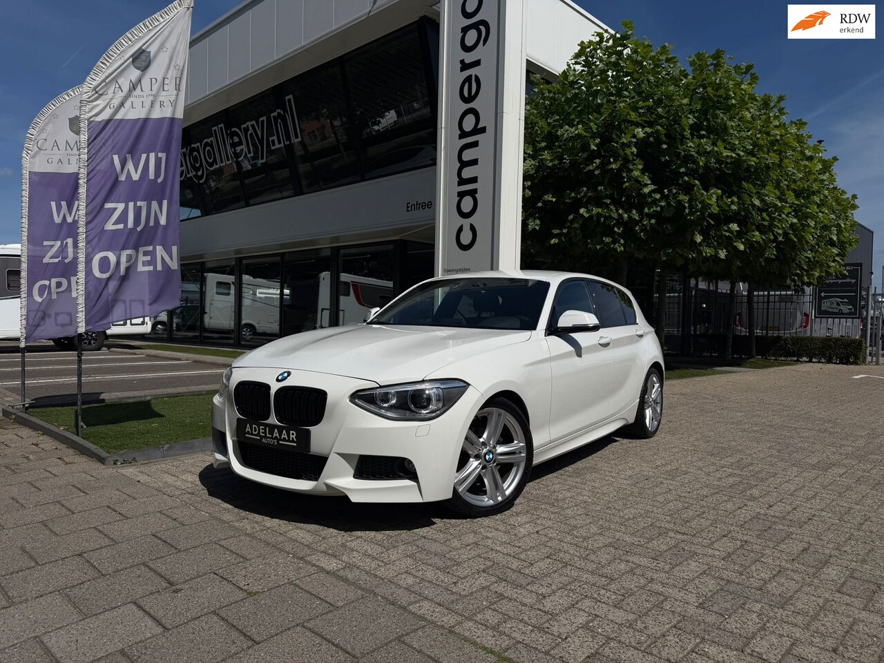 BMW 1-serie - 116i M-PAKKET l SPORTSTOELEN l ALCANTARA l NAVIGATIE l STOELVERWARMING - AutoWereld.nl