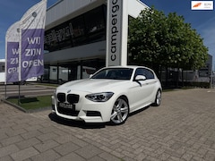 BMW 1-serie - 116i M-PAKKET l SPORTSTOELEN l ALCANTARA l NAVIGATIE l STOELVERWARMING