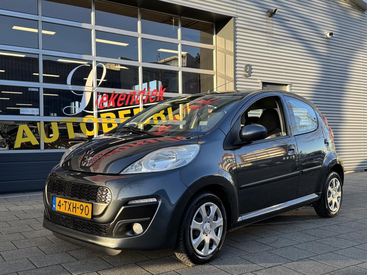Peugeot 107 - 1.0 Active - 5Drs - Navigatie / Apple CaprPlay I Airco I Comfort pakket I Dealer onderhoud - AutoWereld.nl