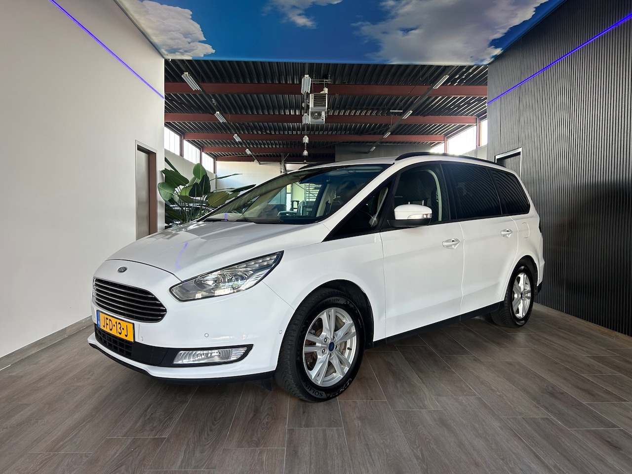Ford Galaxy - 1.5 Titanium 1.5 titanium, zeer nette 7 persoons, mooie opties, 4 seizoen banden - AutoWereld.nl