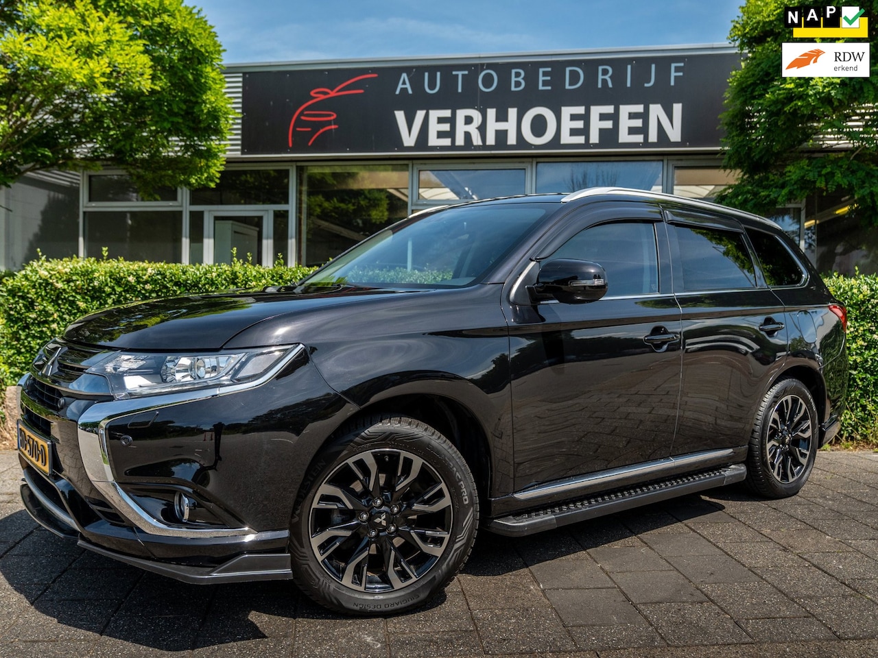 Mitsubishi Outlander - 2.0 PHEV Executive Edition - STOEL VERW - PARK CAMERA - DVD - CRUISE / CLIMATE CONTR ! - AutoWereld.nl