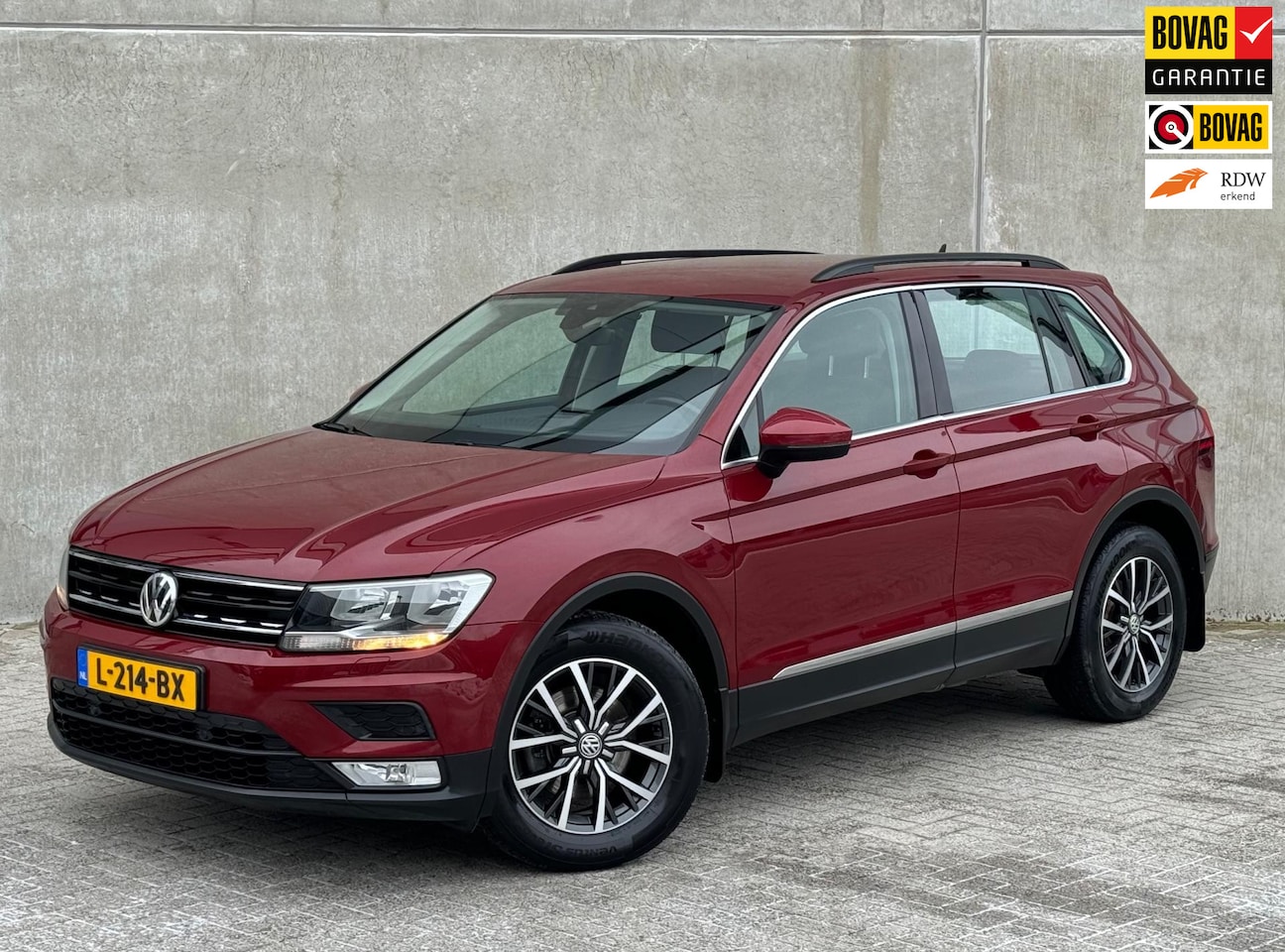 Volkswagen Tiguan - 1.4 TSI 150PK 2016 Rood TREKHAAK|NAP|PDC|NAVI - AutoWereld.nl