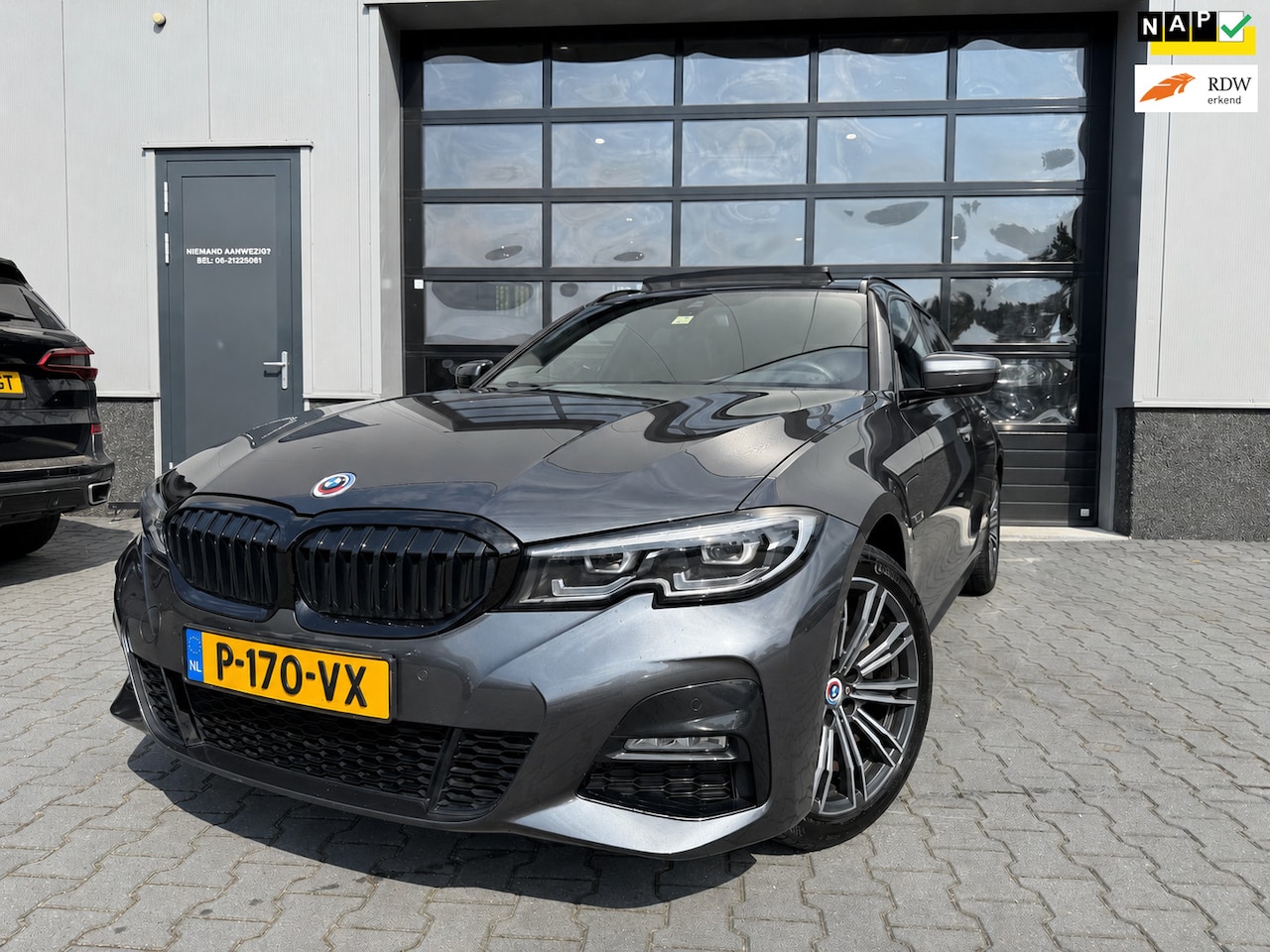 BMW 3-serie Touring - 320e Business M-SPORT Panoramadak sportstoelen - AutoWereld.nl
