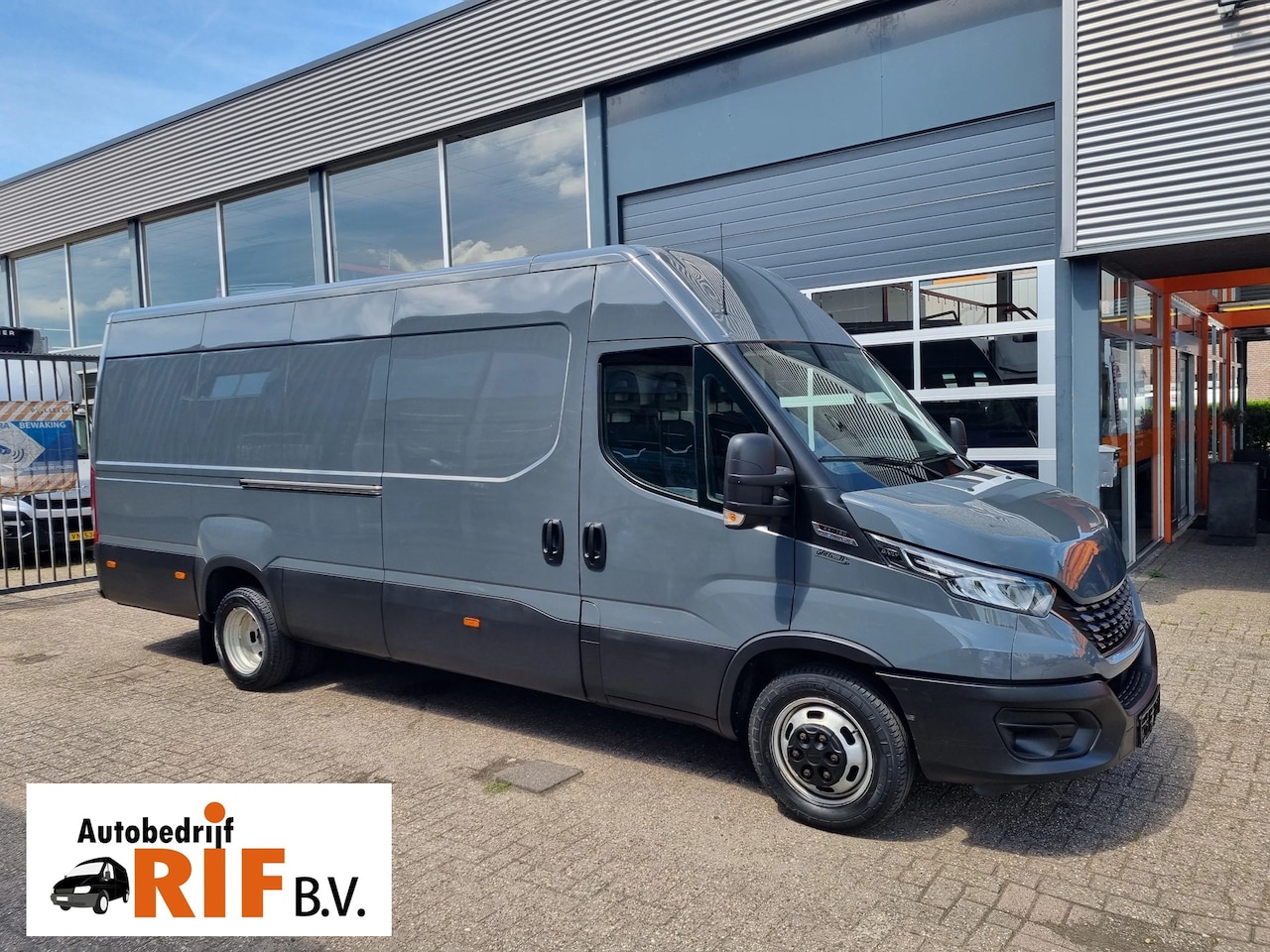 Iveco Daily - 35C18 3.0D 180PK L4H2 Maxi N1 Hi-Matic Euro 6 - AutoWereld.nl