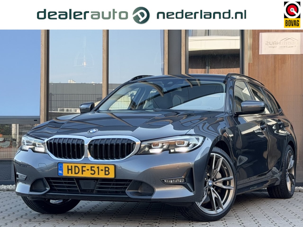 BMW 3-serie Touring - 330i | Driving assistant | Sfeer-verlichting | 19 inch | Sport-s - AutoWereld.nl