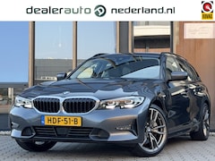 BMW 3-serie Touring - 330i | Driving assistant | Sfeer-verlichting | 19 inch | Sport-s