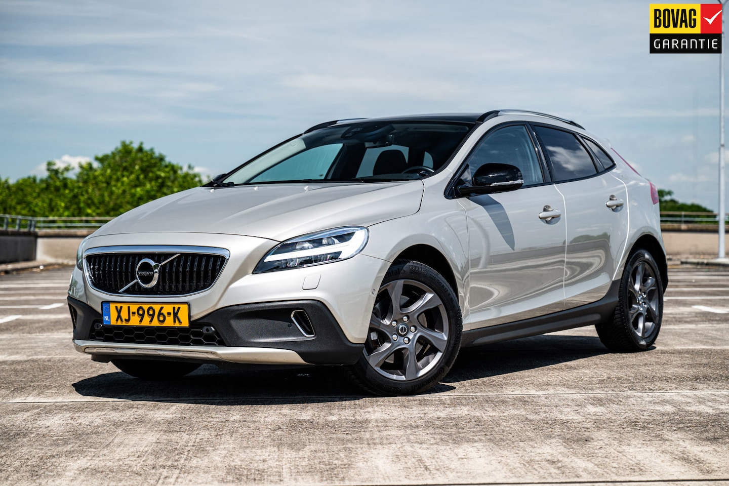 Volvo V40 Cross Country - 1.5 T3 Polar+ Luxury | Airco/Clima | Cruise Control | Achteruitrijcamera | Stoelverwarming - AutoWereld.nl