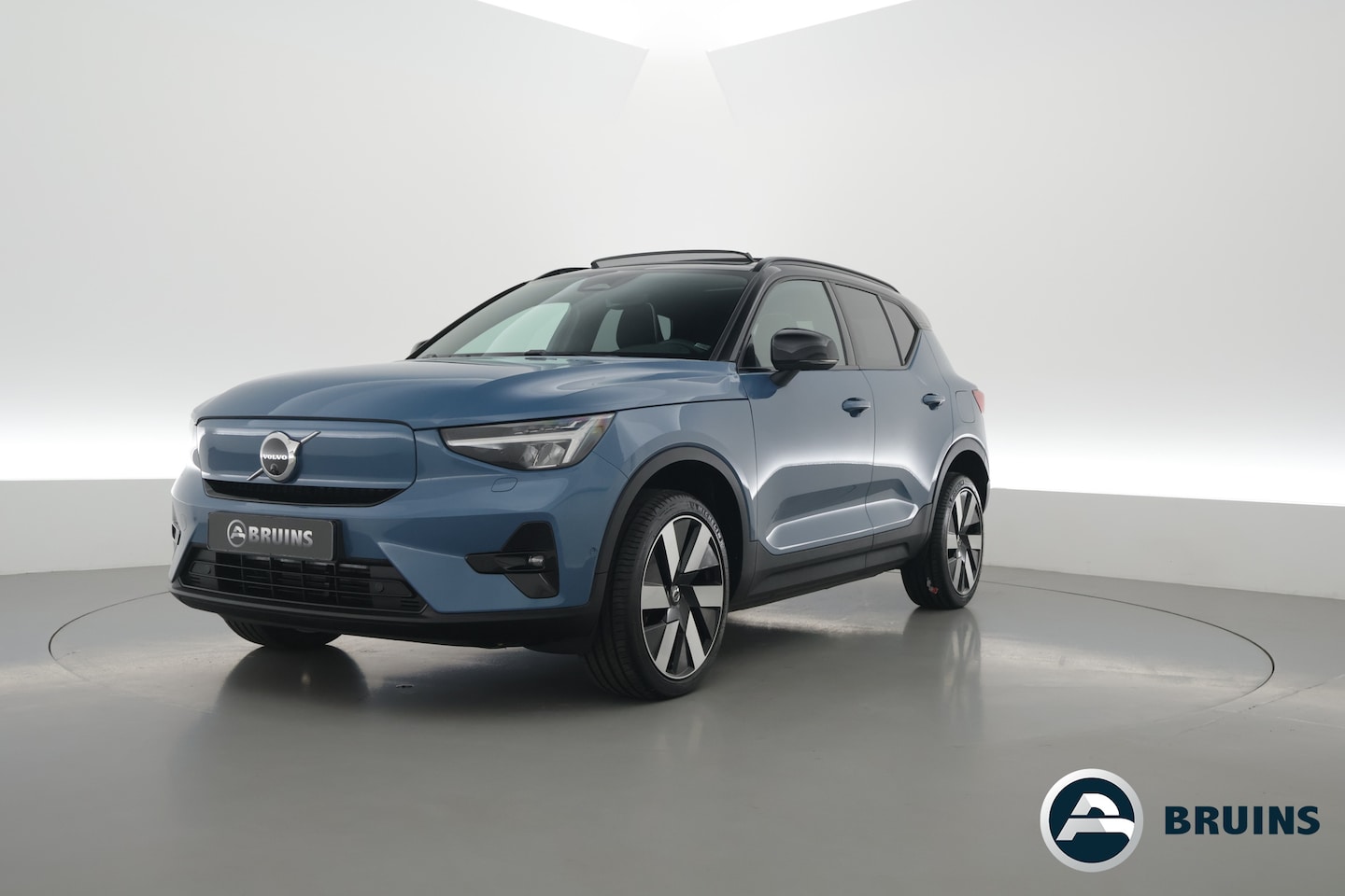 Volvo XC40 - Recharge Ultimate 70 kWh | Prijs Rijklaar | Pano-dak | 360 camera | Sport stoelen | - AutoWereld.nl