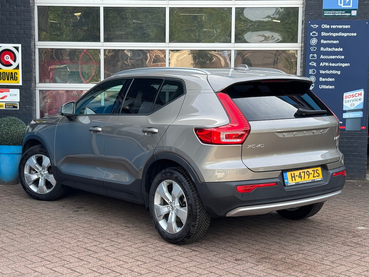 Volvo XC40 - 2.0 B4 Business Pro GRATIS Afleverpakket! | 4 Nieuwe All-season banden | Trekhaak Elektris - AutoWereld.nl